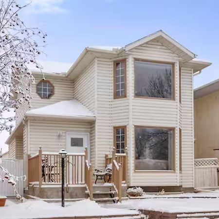 Home Away From Home!! Calgary Luaran gambar